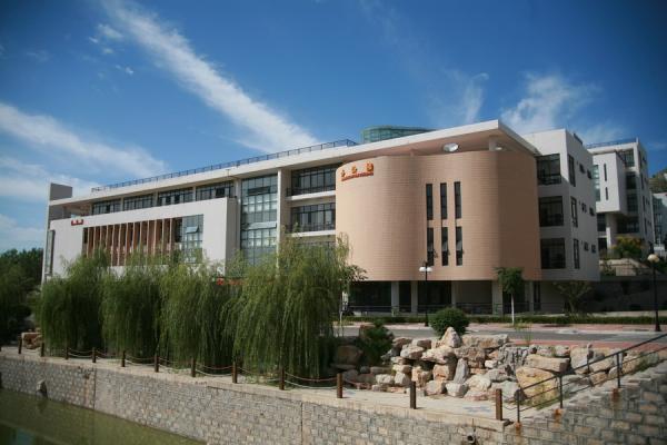 长清大学城：闳约深美是山艺