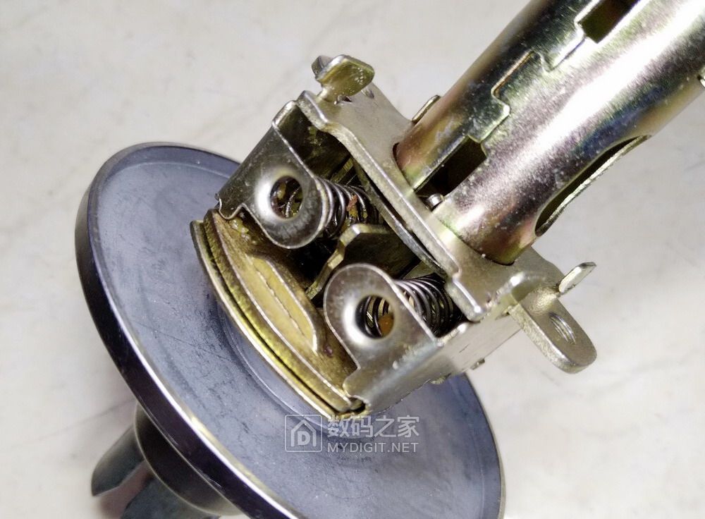 球形锁坏了怎么从木门上拆下来,室内门球形锁怎么拆