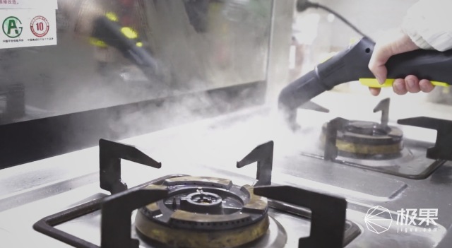 地板上粘东西了怎么弄掉,地板上粘了水泥怎么办