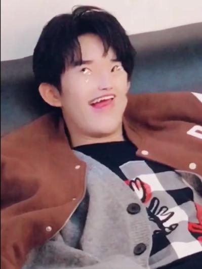 易烊千玺六周年粉丝应援震撼,易烊千玺一千万粉丝福利完整版