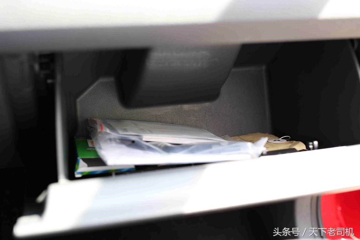 为了幼儿安全安装软件,为儿童安装安全座椅