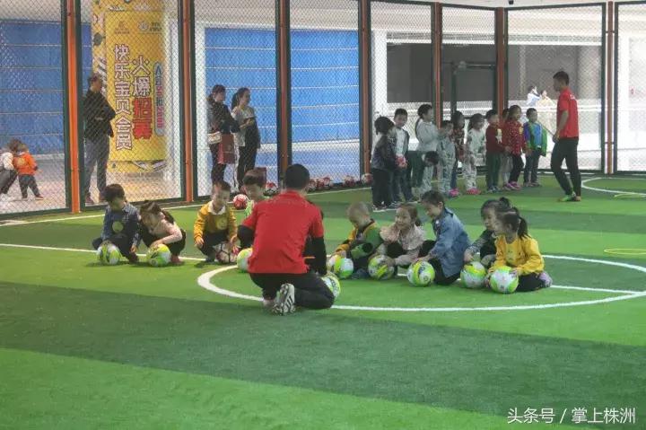 足球要从娃娃抓起不能随便放弃,足球要从娃娃抓起老报纸