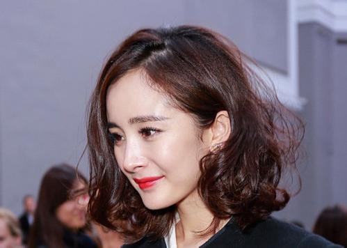 杨紫和关晓彤的真实关系,杨紫关晓彤哪个更出名