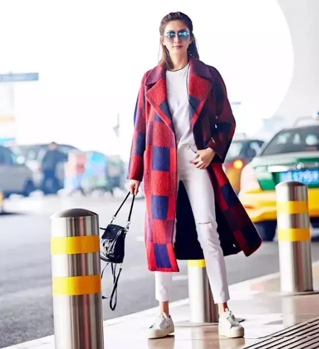 刘雯背过的红蓝色包包,刘雯和热巴双肩包