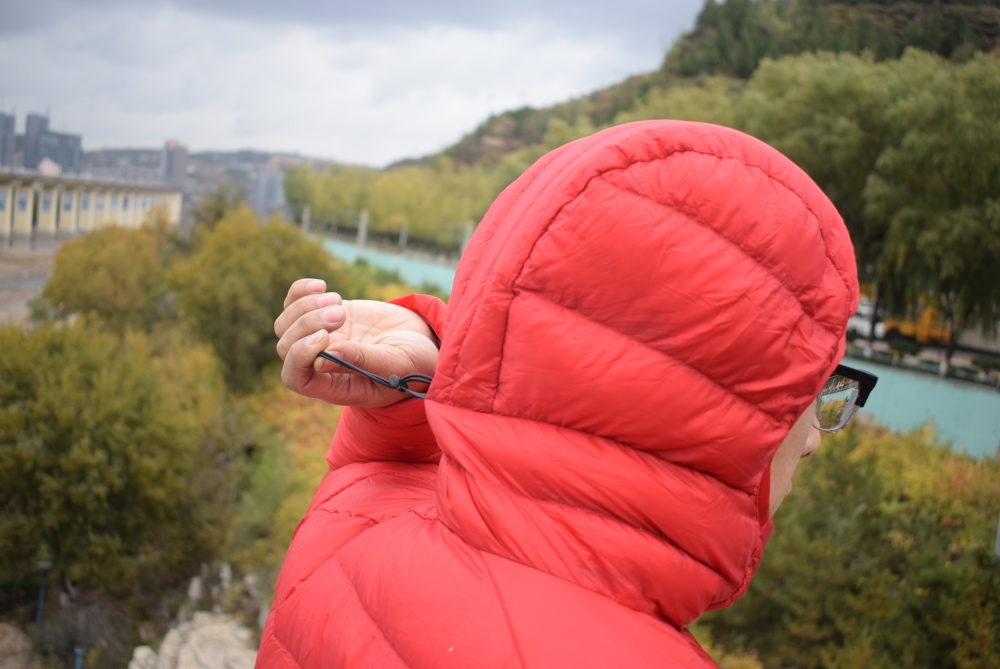 羽绒服500块贵不贵,价格在500元左右的羽绒服