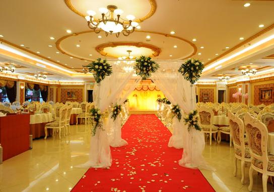 开一家婚宴酒店需要投资多少钱,一个婚宴酒店能赚多少钱