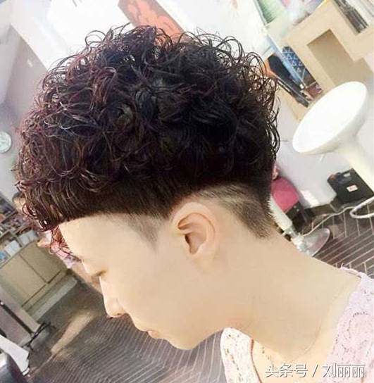 齐肩烫发显老气怎么补救,为什么烫发后显得很老气