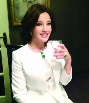 影视界貌不出众的“肥姐”！千万翡翠从不离身！