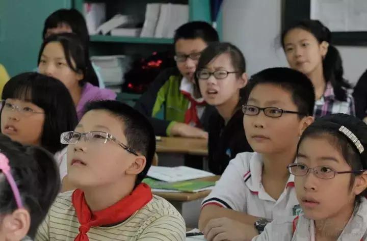 儿童近视半年涨50是真性近视吗,孩子眼睛近视200多度是假性近视吗