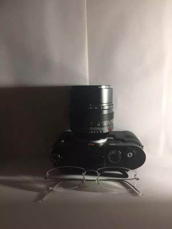 新婚,老婆没有要钻戒,买了一台徕卡