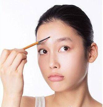 痘痘的治疗和症状有哪些呢,治疗痘痘和疮的药膏有哪些