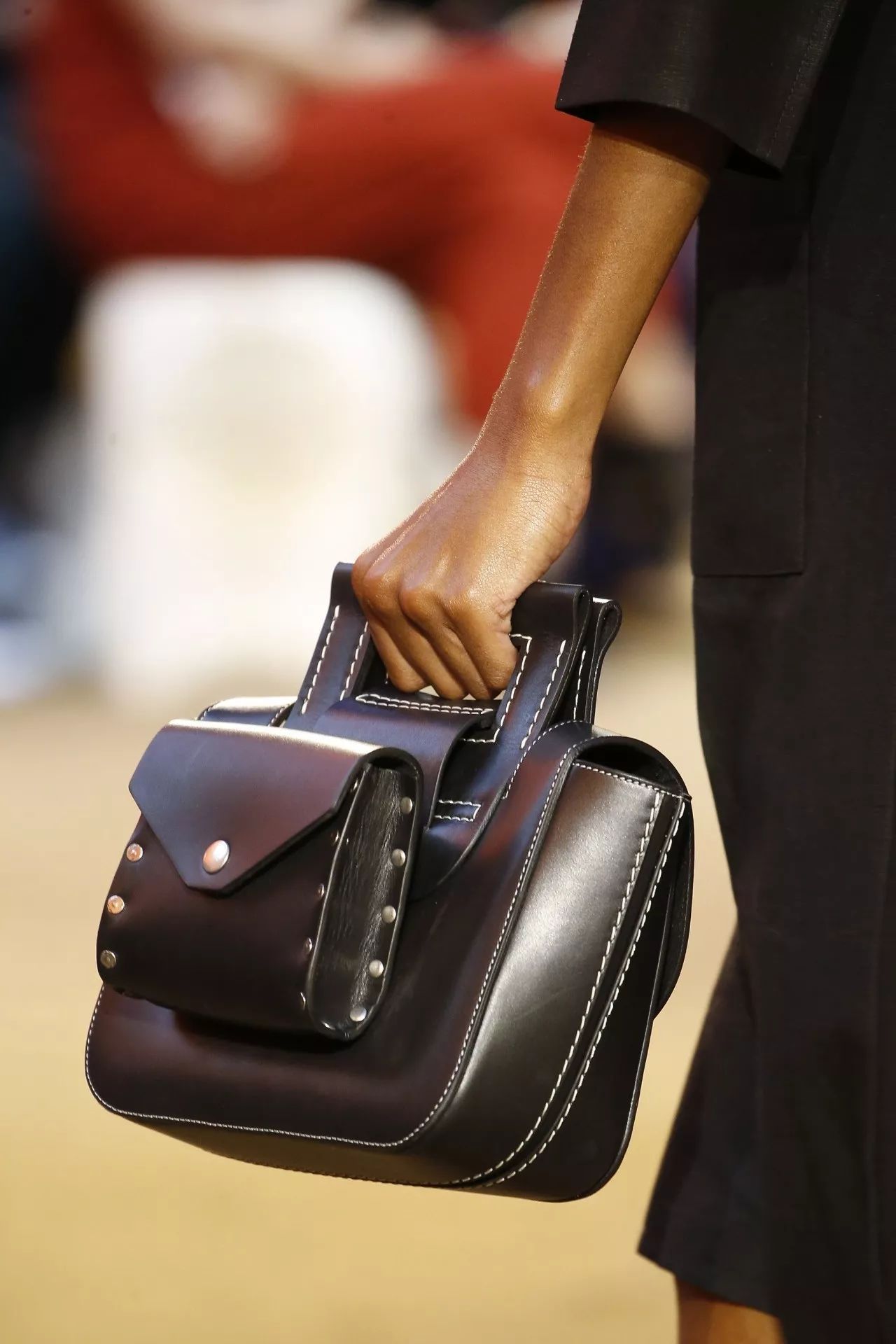 月薪5000的我是怎么存钱买房的,月入多少穿得起celine