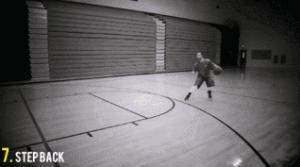 库里的进攻招式之一:把后撤步变成“小碎步”用来欺骗防守人!