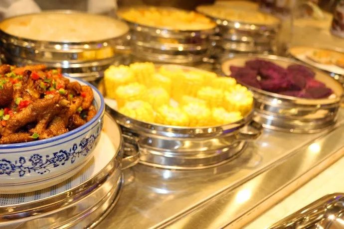 好吃的美食推荐三文鱼,红魔虾甜虾三文鱼刺身自助济南