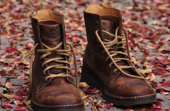 drmartens马丁靴棕色搭配,drmartens马丁靴穿搭