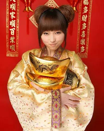 去外婆家拜年扎什么发型,短发如何扎喜庆发型