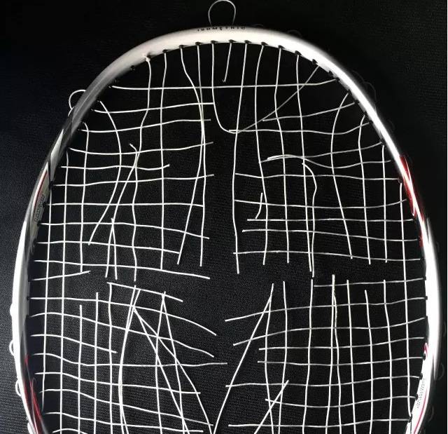 羽毛球断线不剪线修补,羽毛球拍子断线如何正确剪线