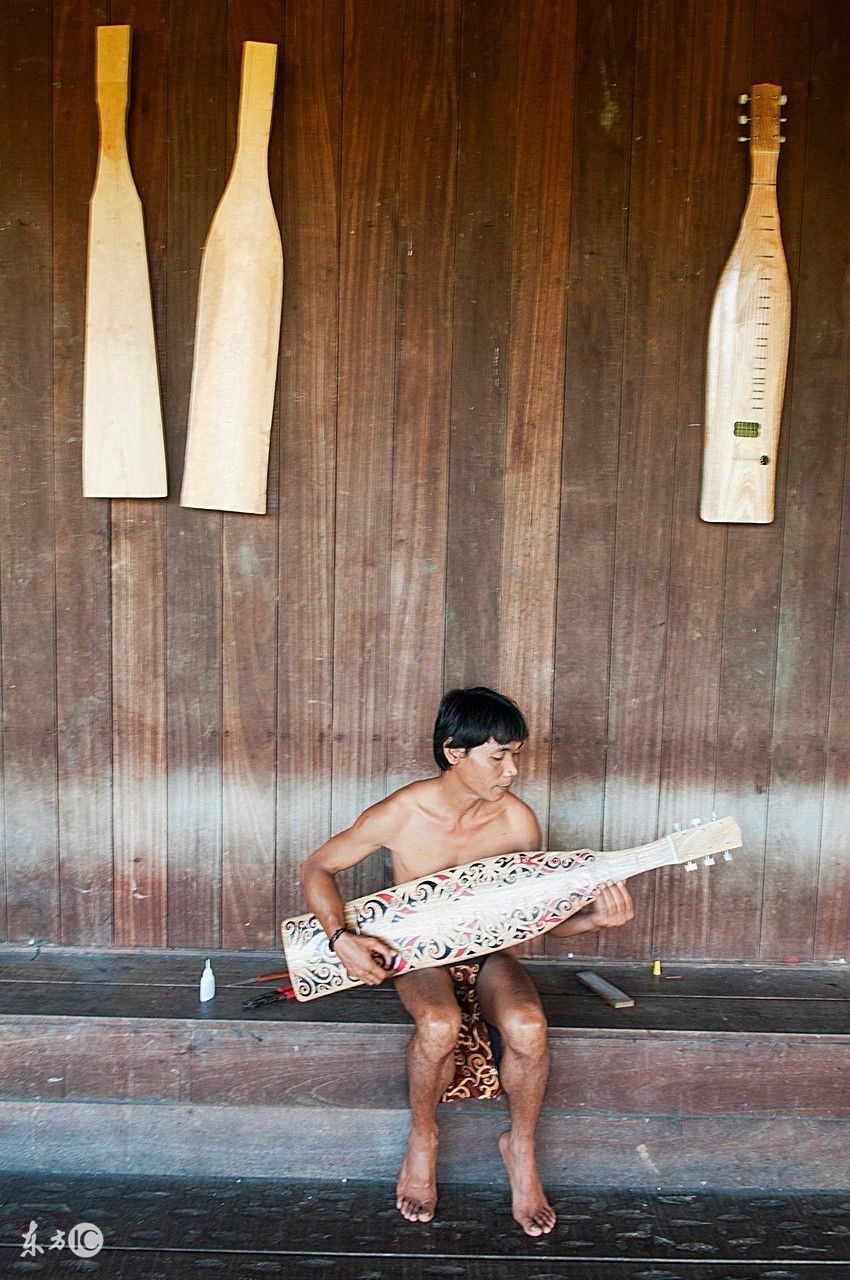 怎么样把吉他弹崩,吉他的音色会越来越差吗