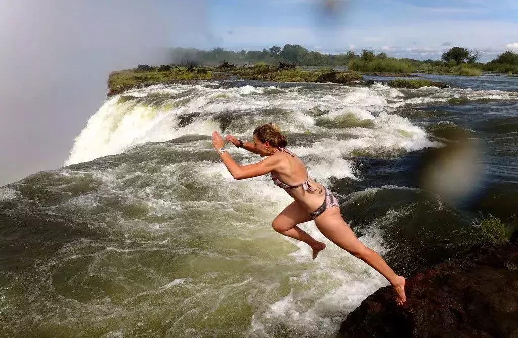 他花16年学会跟狮子交谈,而你花10天懂得了他的执著!