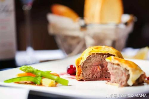 孙红雷教你制作西餐惠灵顿牛排,西餐五星级大厨做惠灵顿牛排