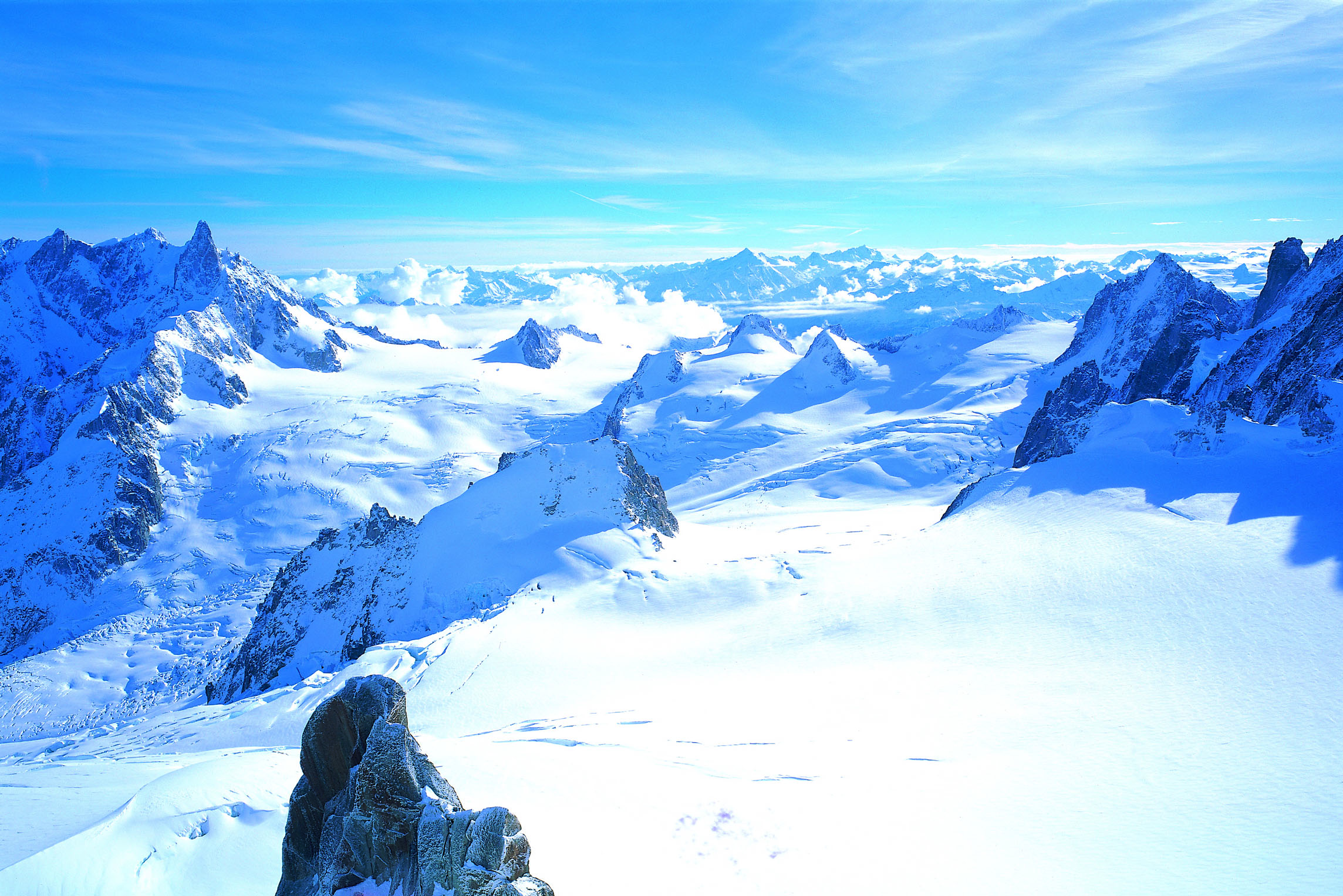 本人做五金开模，由于工作地方比较脏，不太适合女人