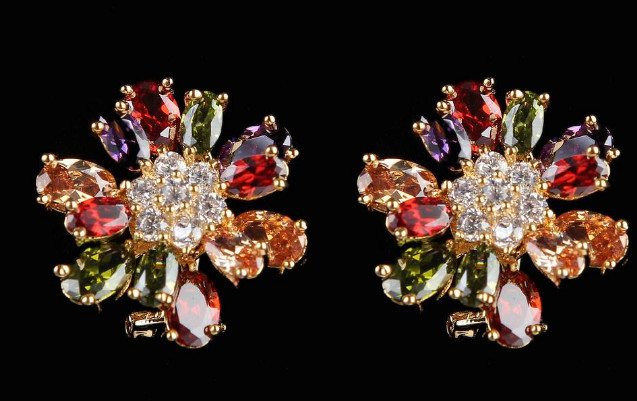 锆石有颜色的图片欣赏,宝石欣赏蓝锆石