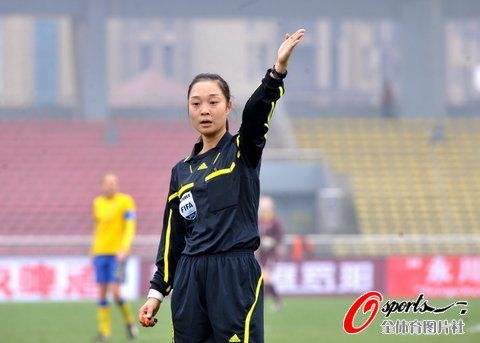 足球各大联赛女裁判,足球为什么很少有女裁判