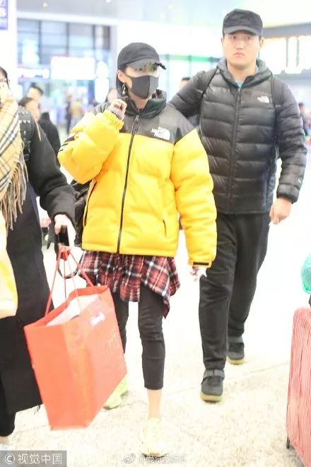 刘昊然同款羽绒服什么牌子,刘昊然同款波司登羽绒服