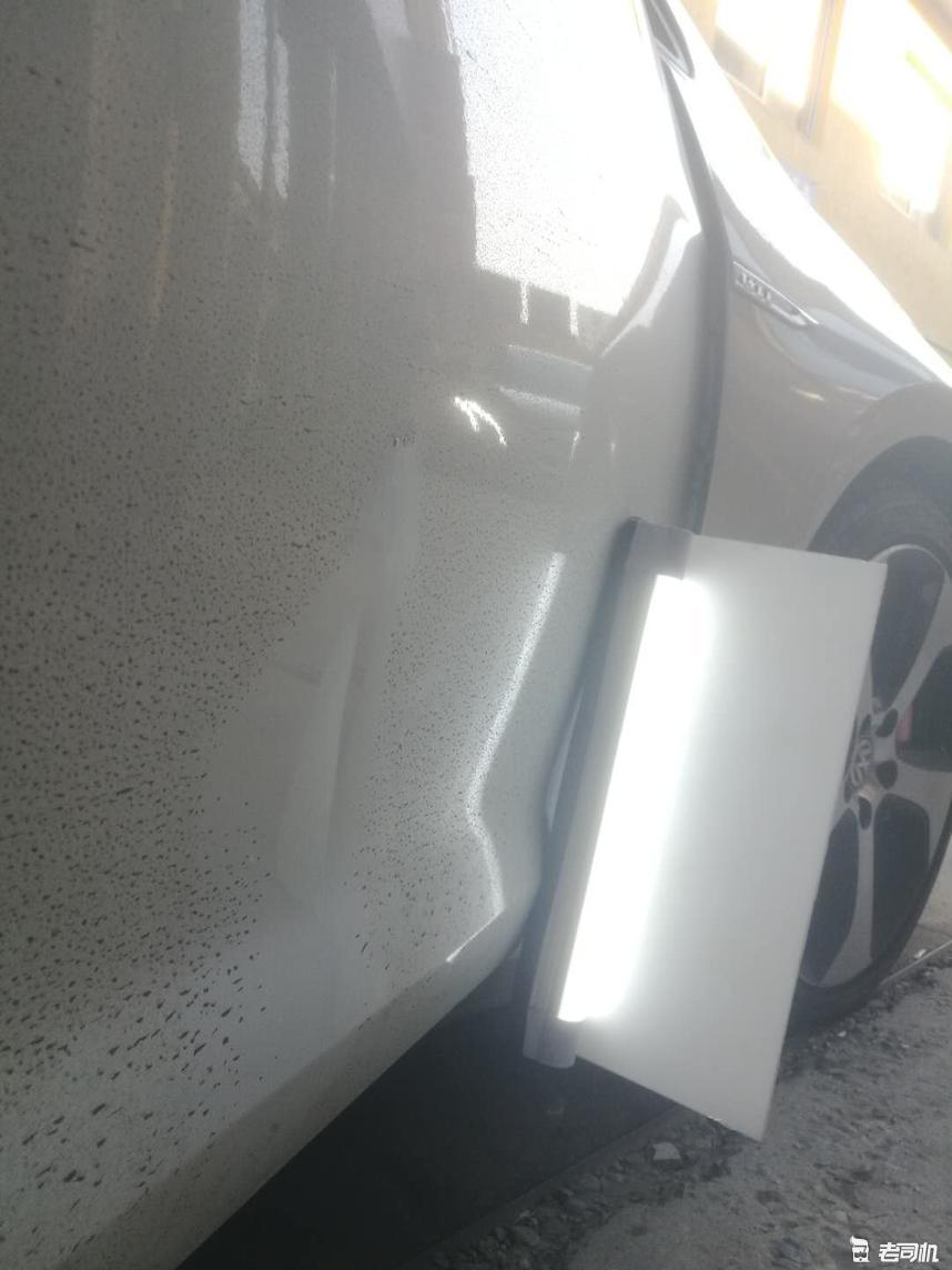 车身小凹陷有必要钣金喷漆吗,车门凹陷是钣金喷漆还是做无痕