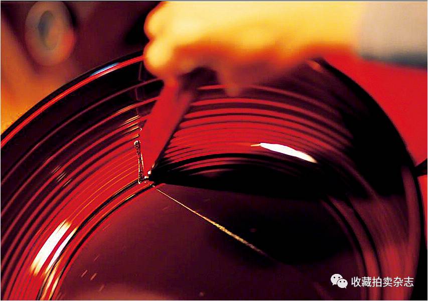 当代漆画展现中国时代风貌,漆画艺术展彰显艺术魅力