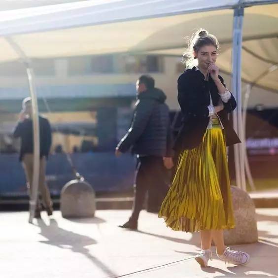 你还在迷恋Stan Smith啊？！ | 她们都换帆布鞋唻~