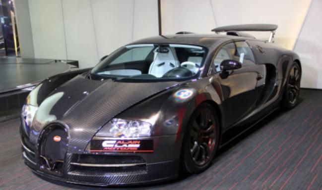 迪拜神车经销商，越南第一辆风神来自这里，拉法在这里只能停边上