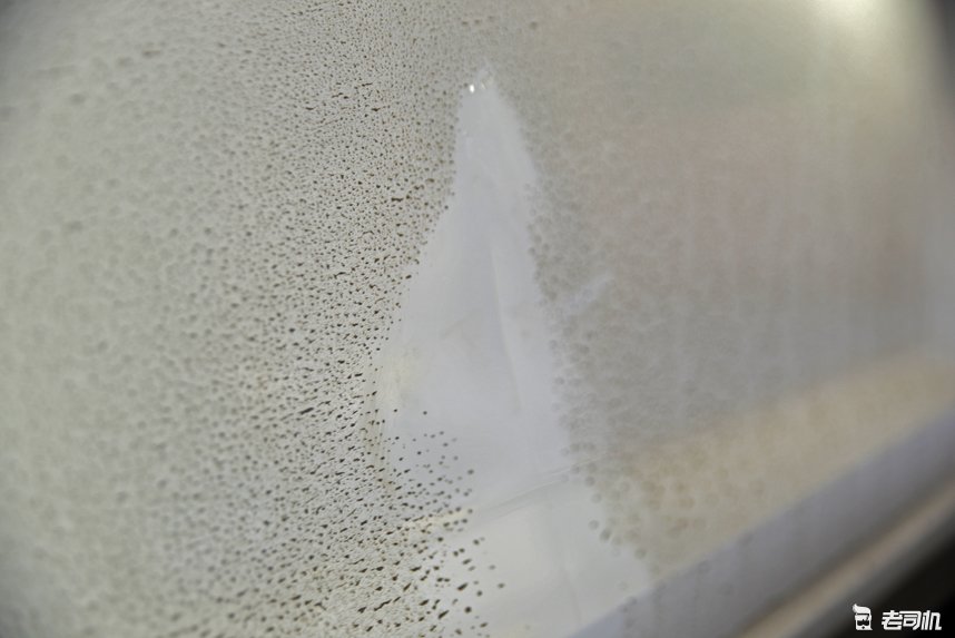 车身小凹陷有必要钣金喷漆吗,车门凹陷是钣金喷漆还是做无痕