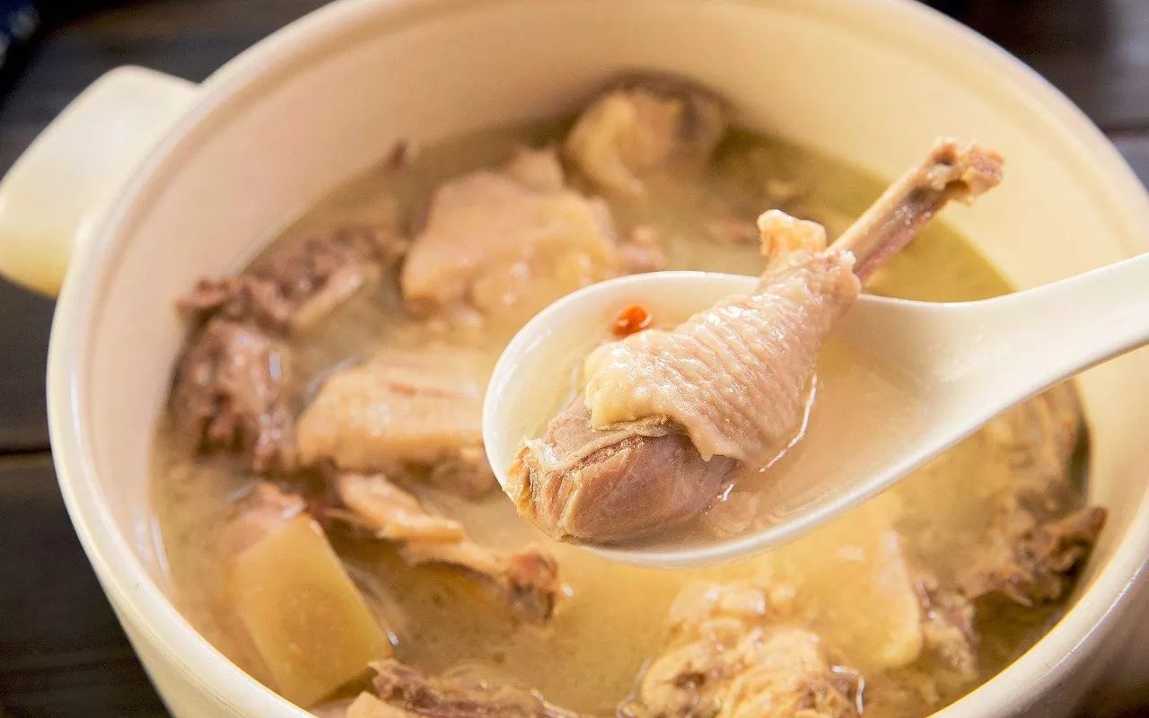 冬季寒冷期间吃什么好一点,天气冷了记得吃点暖胃的食物