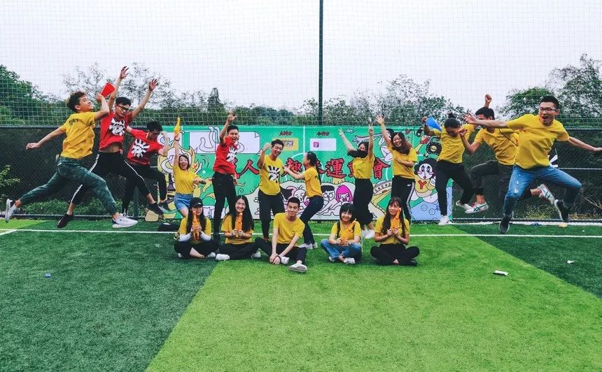 这运动会有毒！穿别人裤裆还很开心