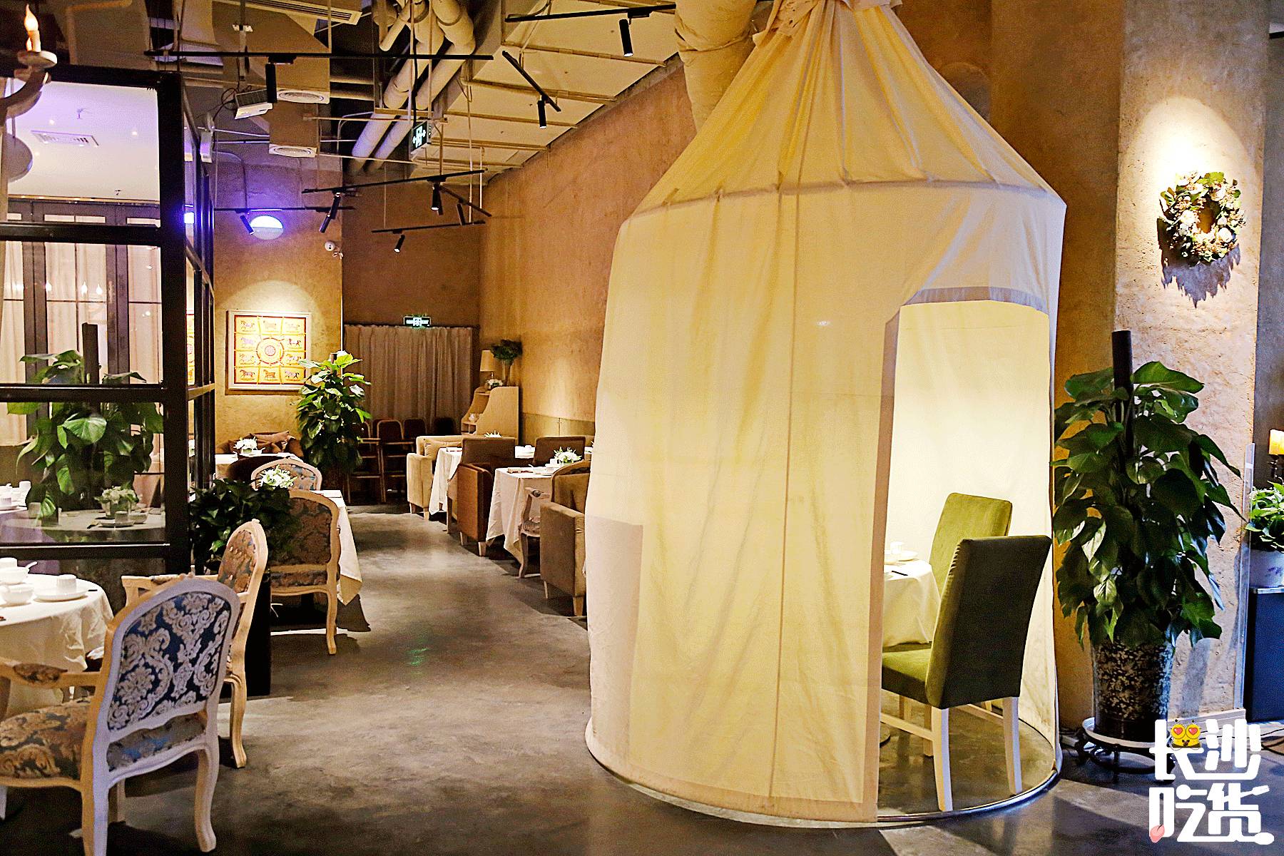 这家店竟凭借颜值和口味，竟然稳做湘菜界的精致女神十年！