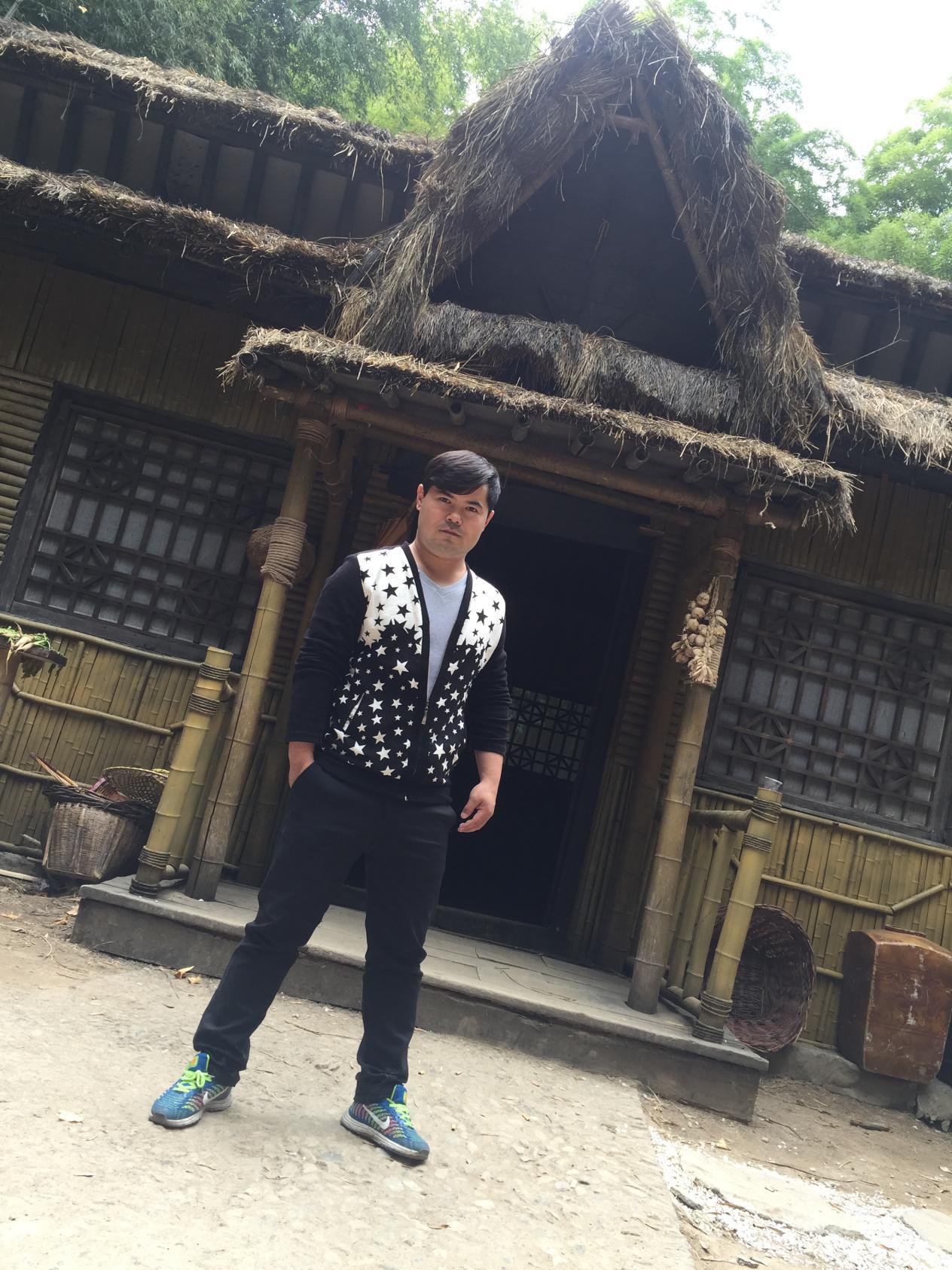 *疆新**小伙阿吉·吾斯曼积极进取美好梦想破茧化蝶