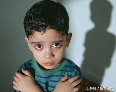 情绪失控对孩子发脾气的危害有多大？听两岁小童的这番话就明白了