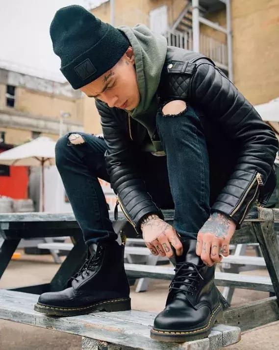 尽管山寨货很多，但谁都想买一双正宗的「Dr.Martens」