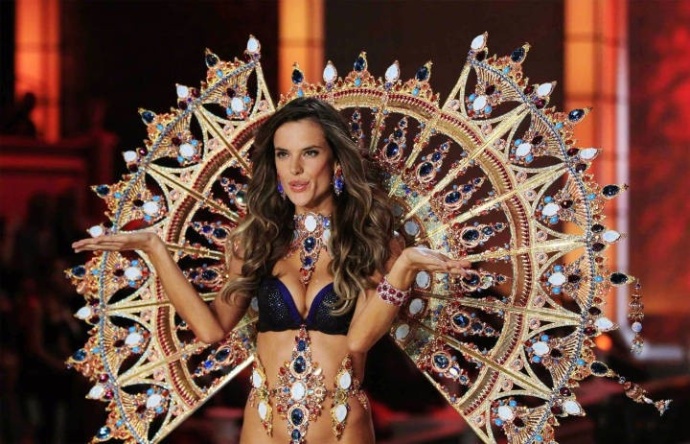 维密施华洛世奇秀服,施华洛世奇时装秀视频