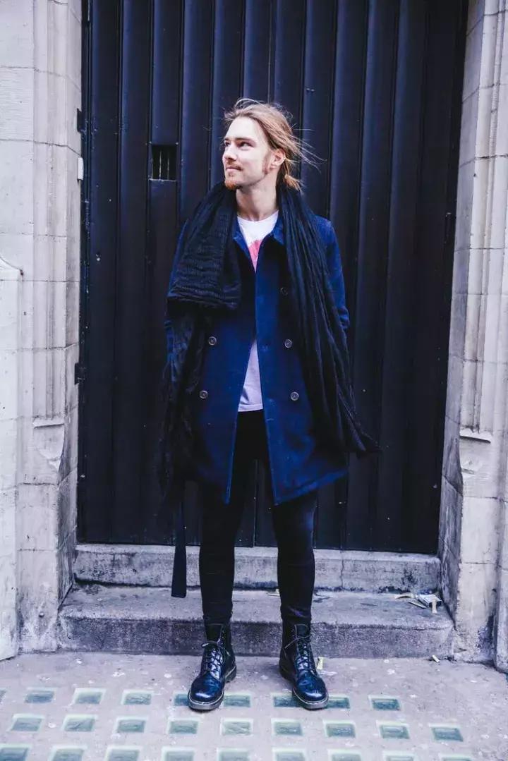 尽管山寨货很多，但谁都想买一双正宗的「Dr.Martens」