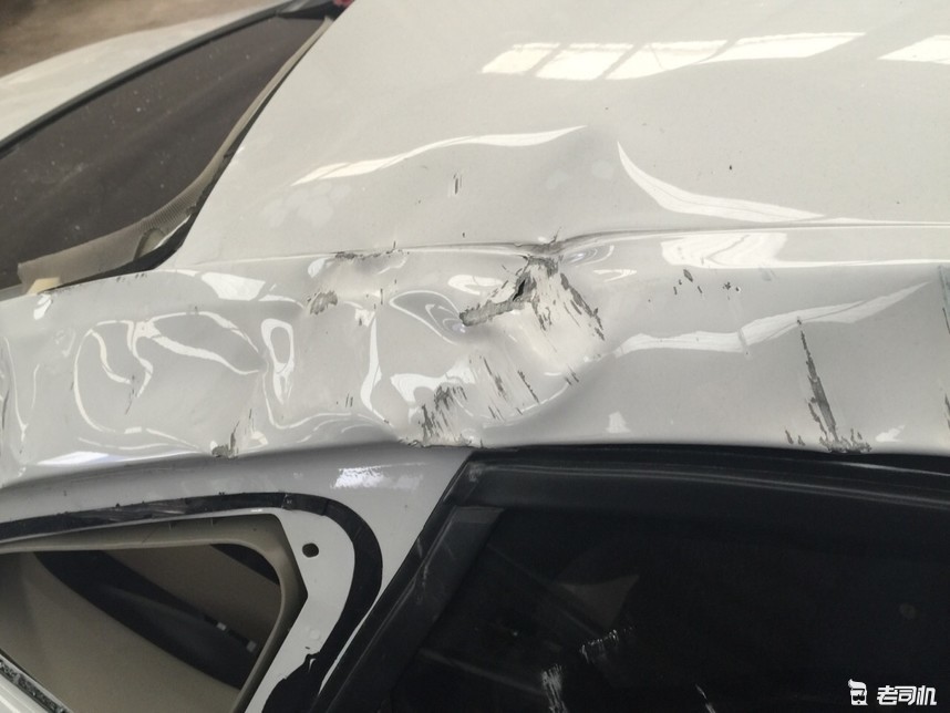车撞到墙掉了漆该不该走保险,汽车被砸一直不报保险