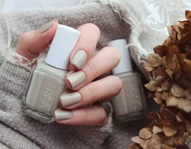 适合夏天显白的指甲油,显白大气夏款指甲油颜色推荐