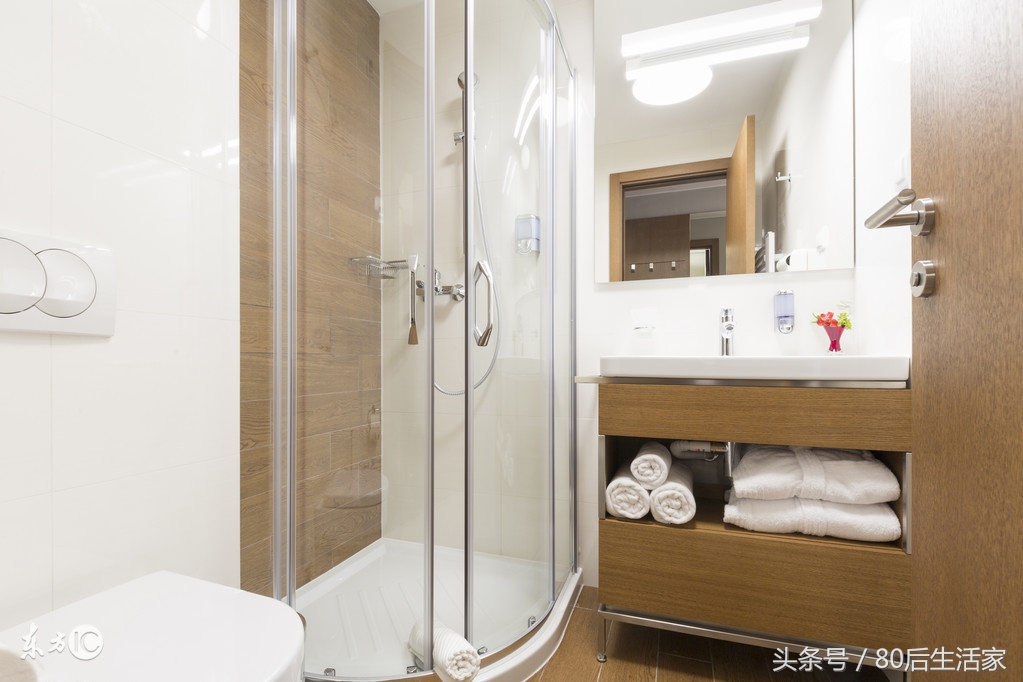 浴室整体淋浴房,淋浴房多功能设计