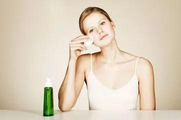 化妆棉正确使用方法图解,正确使用化妆棉方法