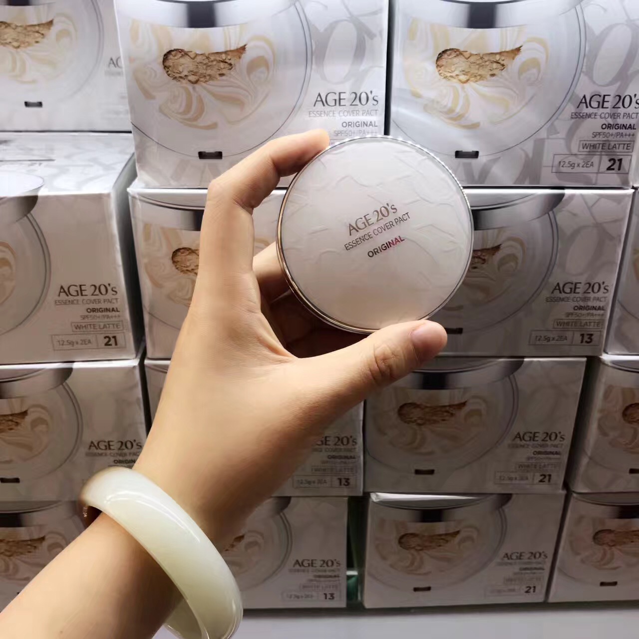 对于新手气垫好用还是bb霜好用 (ysl气垫bb哪个色号好用)