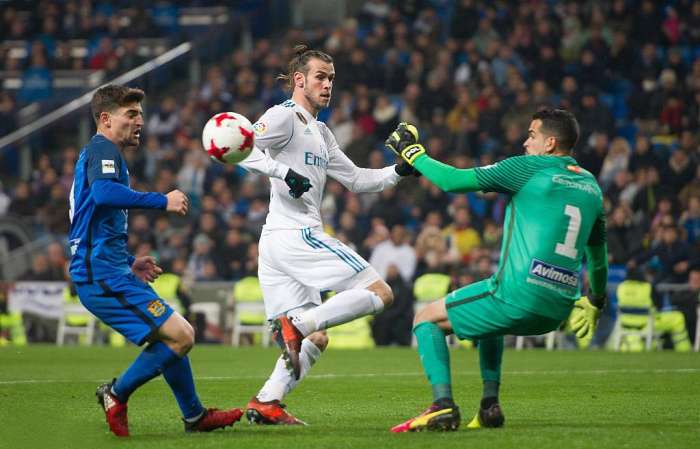 皇马与巴萨的辉煌对决回顾,皇马坐镇主场迎战巴萨的巅峰之战