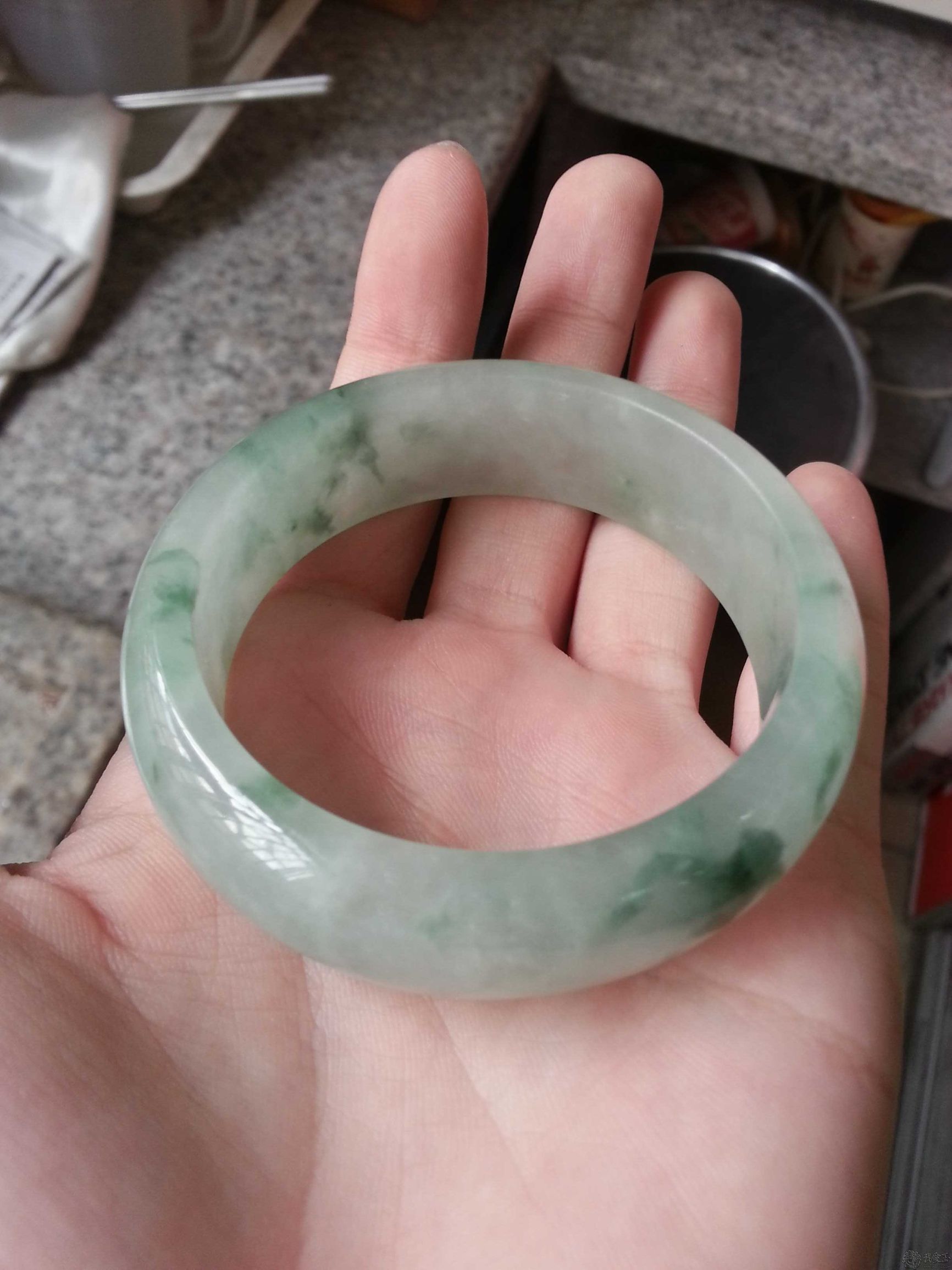 怎样判断珠宝玉石鉴定网站的真假 (如何判断网上的玉石珠宝的真假)