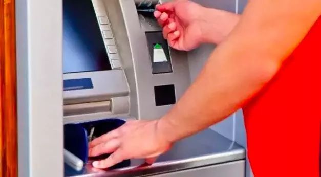 华人换币套路骗术,华人私下换钱被抢劫7万美元