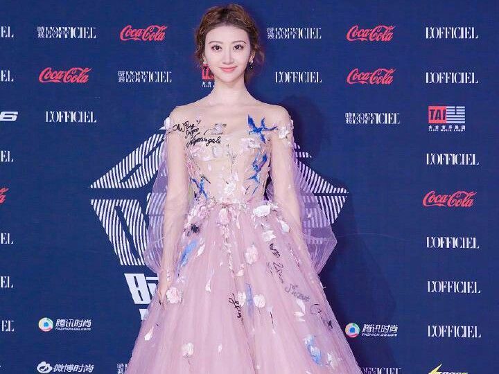 白敬亭穿秋裤,白敬亭红色秋裤